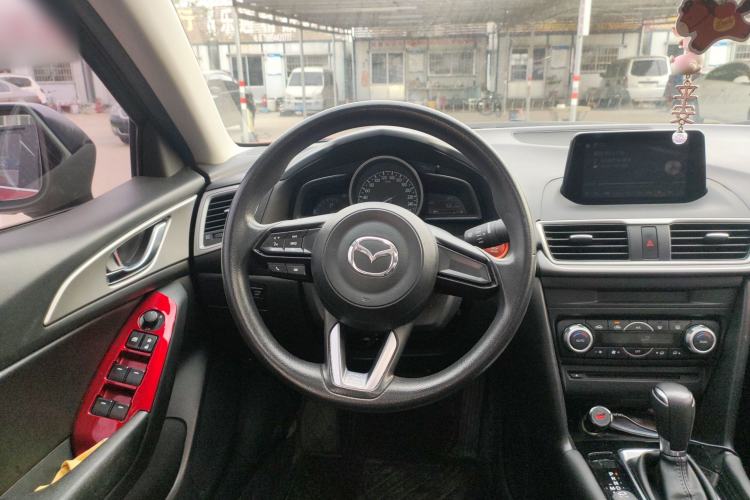 Used Mazda 3 Axela 2019 Cloud-Controlled Sedan 1.5L Automatic Luxury Model China VI Standard Steering Wheel