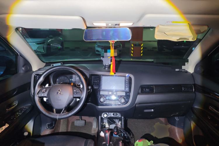 Used Mitsubishi Outlander 2016 2.4L 4x4 Luxury Edition 7-Seater