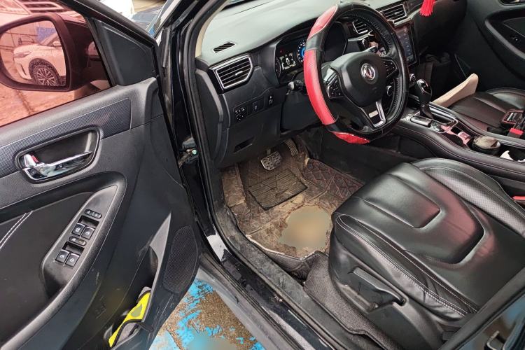 Used Dongfeng Fengon 580 2017 Revised Version 1.5T CVT Luxury Edition Driver Seat