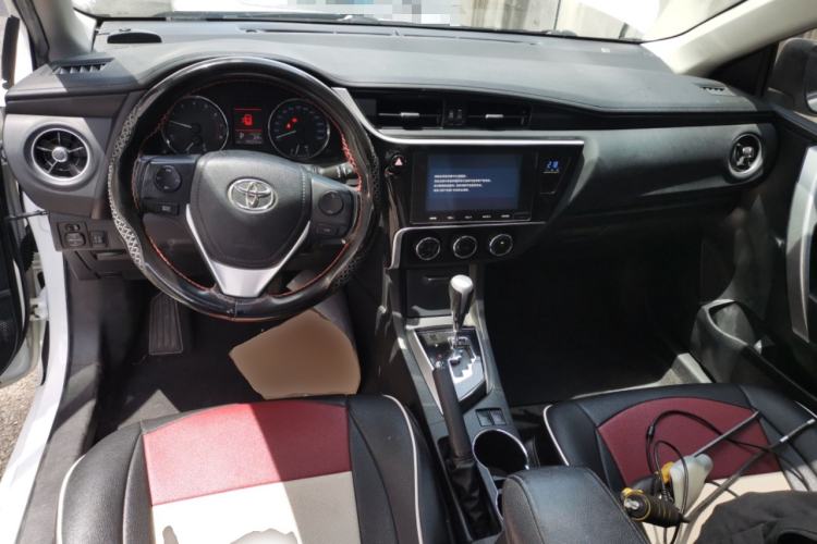 Used Toyota Corolla 2017 Revised Version 1.2T S-CVT GL-i Center Console