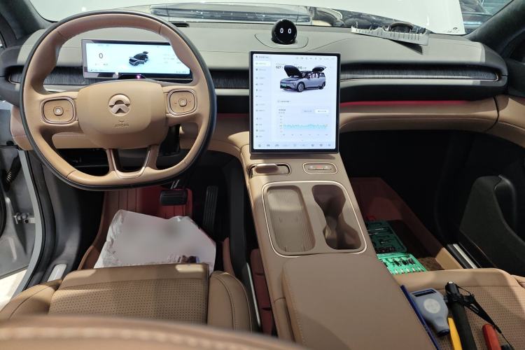 Used Nio ES6 2024 75 kWh Center Console