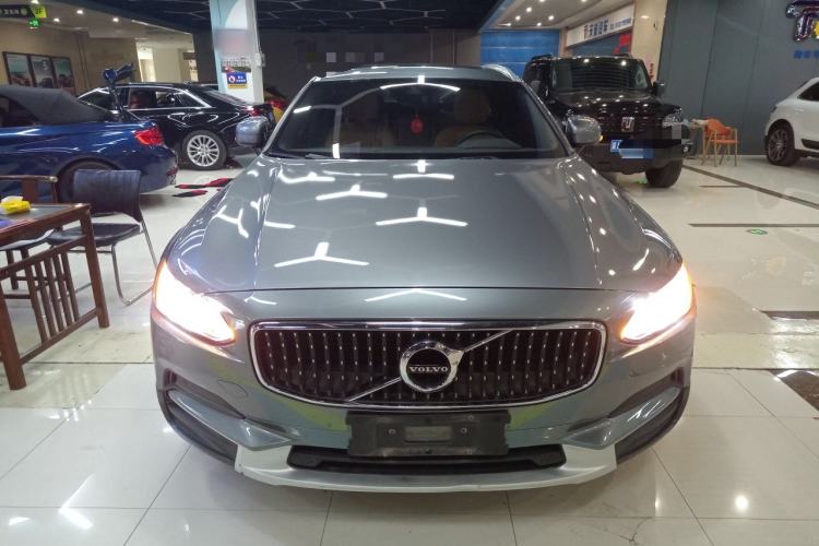 Used Volvo V90 2017 Cross Country T5 AWD Smart Range Edition