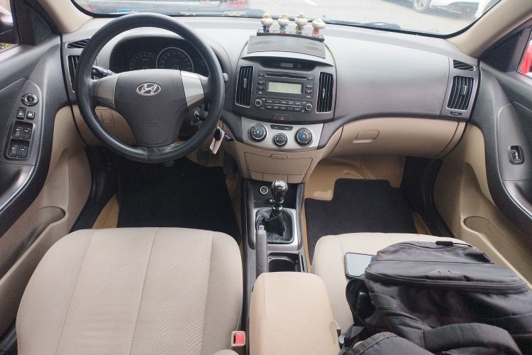 Used Hyundai Celesta 2011 1.6L Manual Luxury Model Center Console