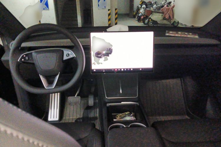 Used Tesla Model Y L 2025 Model Long-Range All-Wheel-Drive Version Center Console