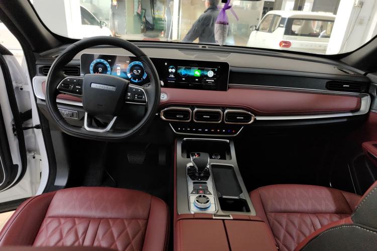 Used JETOUR X70 PLUS 2024 Champion Edition 1.5T DCT Champion PRO 5-Seater Center Console