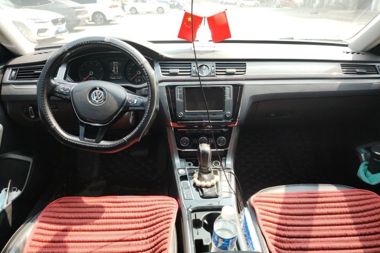 Used Volkswagen Passat 2017 330TSI DSG Luxury Edition Center Console