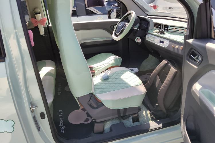 Used Wuling Hongguang MINIEV 2021 Macaron Fashion Model Lithium Iron Phosphate Right Front Seat