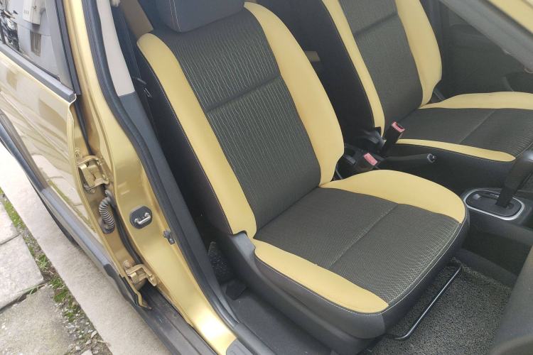 Used Venucia R50X 2013 1.6L Automatic Model