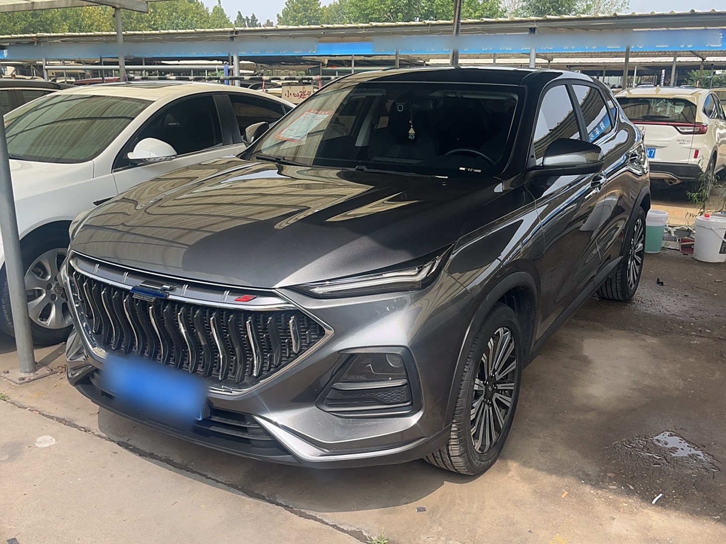 Под передней частью автомобиля