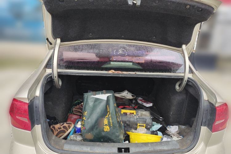 Used Volkswagen Bora 2016 1.6L Manual Fashion Edition Trunk