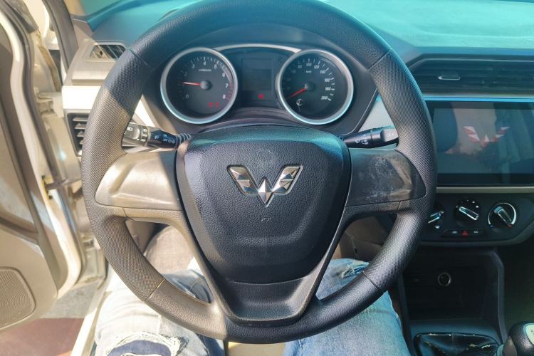 Used Wuling Hongguang 2019 1.5L S Comfort Edition China VI LAR
