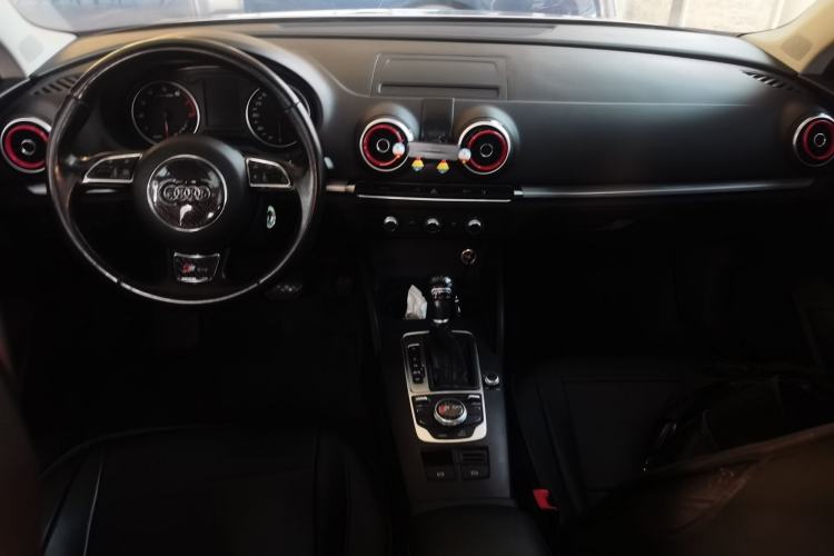 Used Audi A3 2014 Limousine 35 TFSI Automatic Fashion Model Center Console