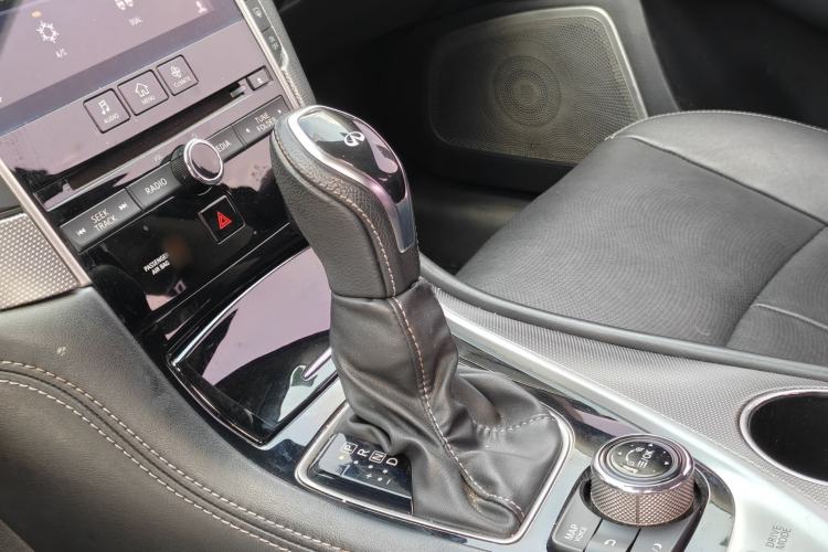 Used Infiniti Q50L 2018 2.0T Enjoyment Version China VI Standard
