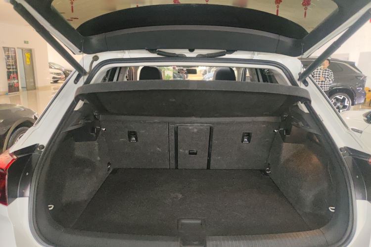 Used Volkswagen T-ROC 2021 280TSI DSG Two-Wheel Drive Comfort Connect Edition Trunk