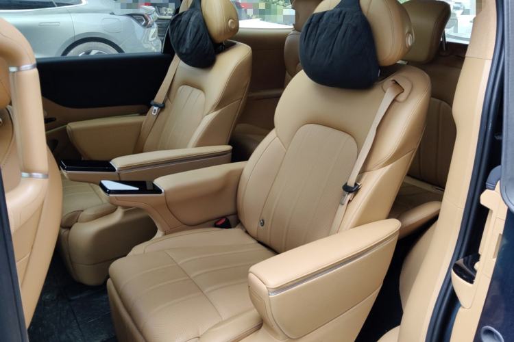 Used VOYAH Dream 2025 PHEV Four-Wheel Drive Prestige Qiankun Edition Left Rear Seat