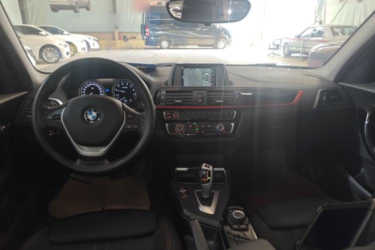 Used BMW 1 Series 2018 118i Sport Design Package Center Console