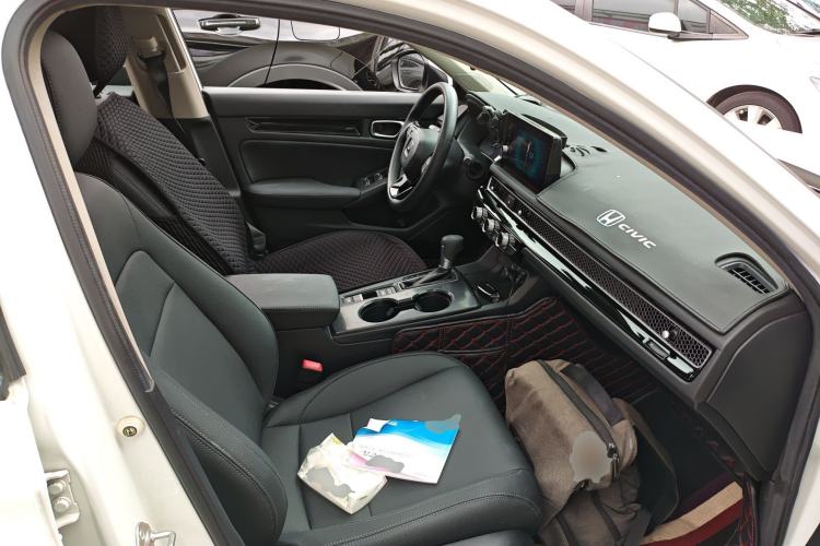 Used Honda Civic 2023 240TURBO CVT Dynamic · Center Stage Special Edition Right Front Seat