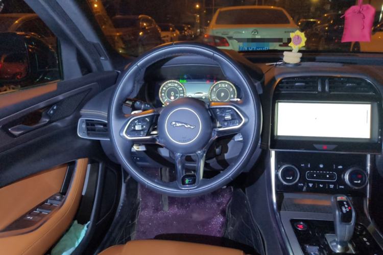 Used Jaguar XEL 2022 2.0T 250 PS R-DYNAMIC S Advanced Sport Edition Steering Wheel