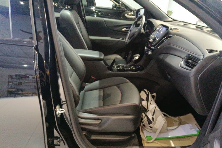 Used Chevrolet Equinox 2022 Light Hybrid 550T RS All-Wheel-Drive Smart Boundary Edition Right Front Seat