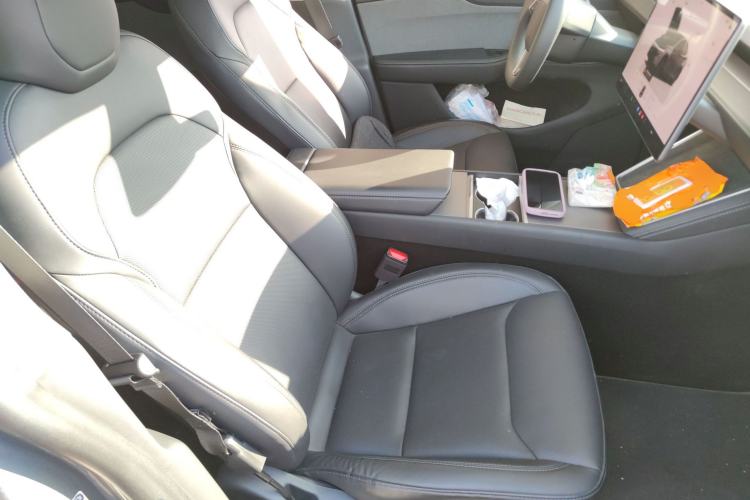 Used Tesla Model Y 2025 Rear-Wheel-Drive Version