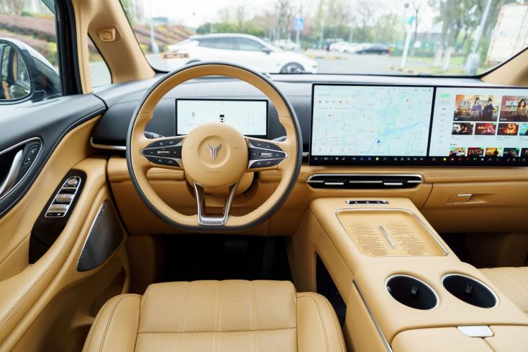 Used VOYAH Dream 2025 PHEV Four-Wheel Drive Prestige Kunpeng Edition
