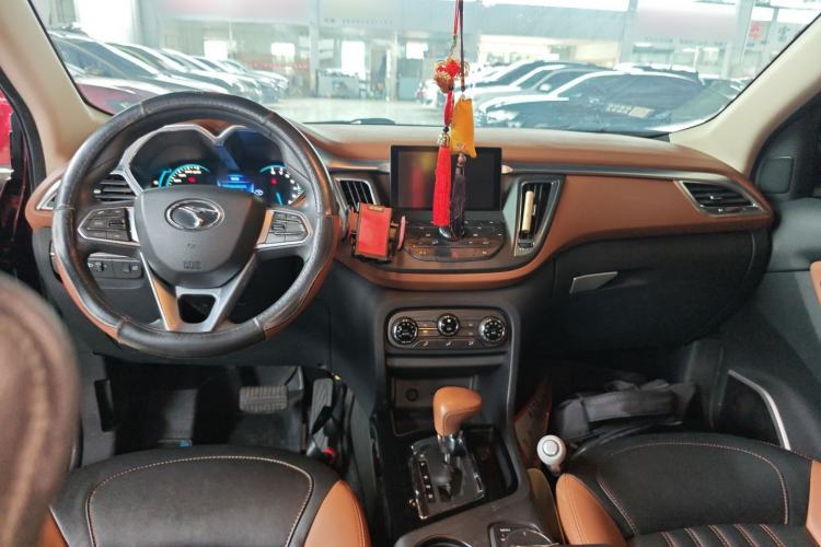 Used Soueast DX7 2015 1.5T Automatic Elite Model Center Console