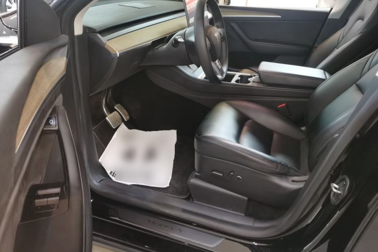 Used Tesla Model Y 2022 Rear-Wheel-Drive Version Left Front Seat