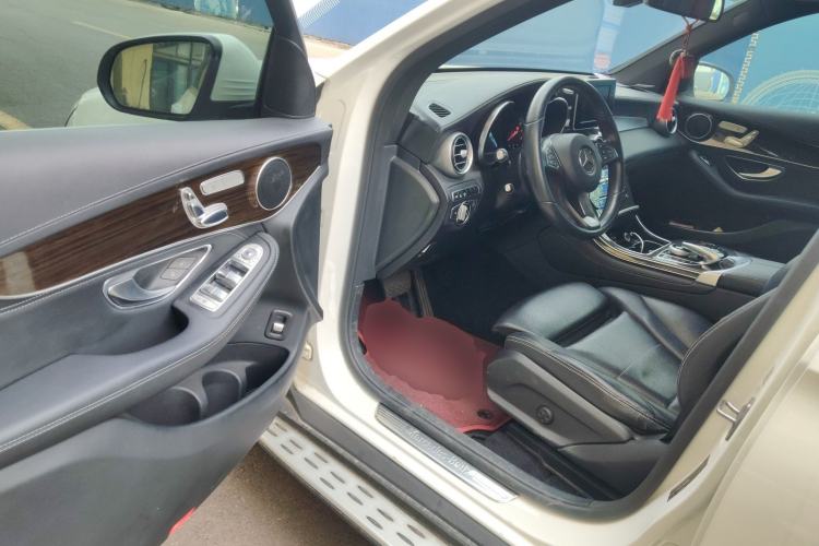 Used Mercedes-Benz GLC 2017 GLC 260 4MATIC Luxury Model
