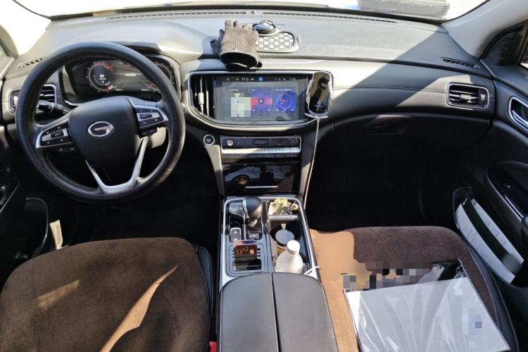 Used GAC Trumpchi GS8 2020 390T Two-Wheel Drive Luxury Smart Connectivity Version (7 Seats) Center Console