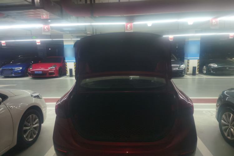 Used Mazda 3 Axela 2016 Sedan 1.5L Automatic Comfort Model