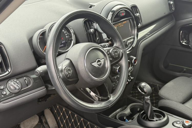 Used MINI Countryman 2017 1.5T COOPER ALL4 Traveler Interior 5