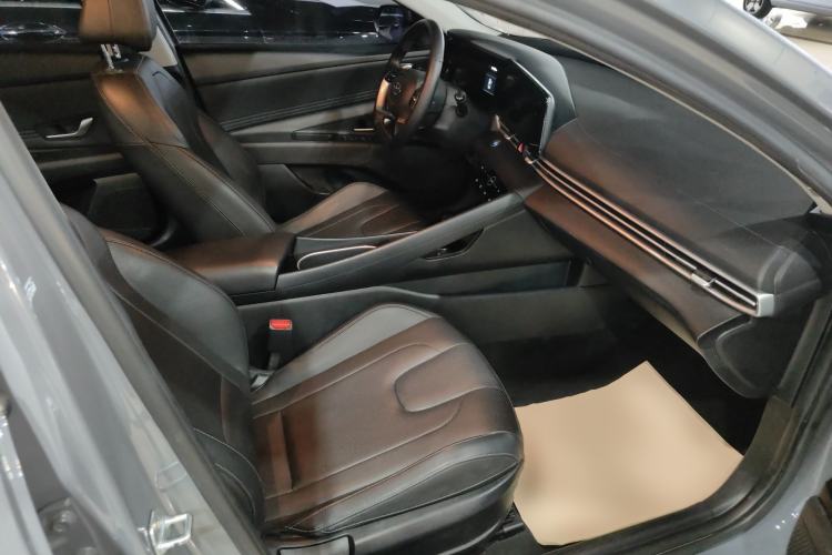 Used Hyundai Elantra 2022 1.5L CVT GLX Elite Edition Right Front Seat