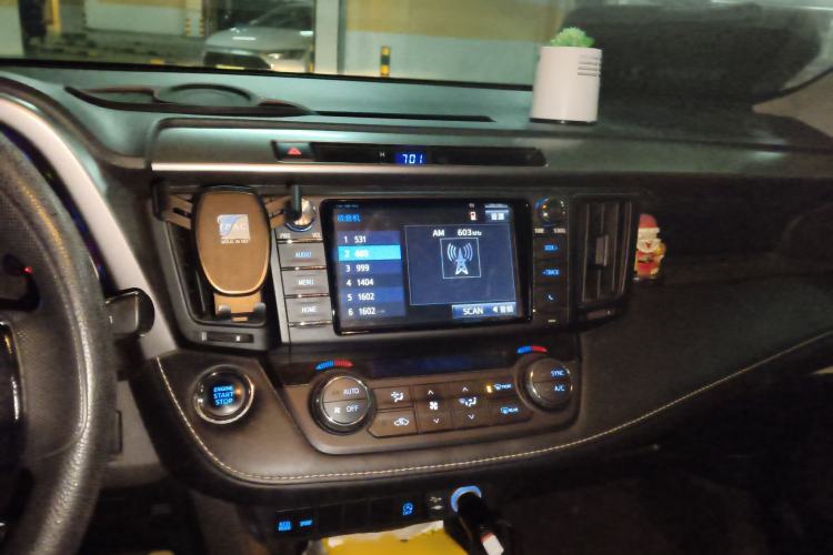 Used Toyota RAV4 2016 2.0L CVT Two-Wheel Drive Fashion Edition China V Standard