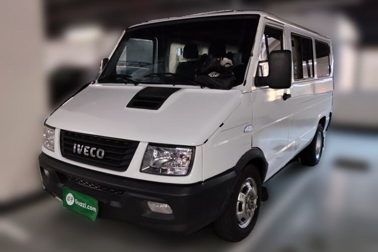 Used Iveco Daily 2021 2.5T A35 M1 Passenger Van 5-9 Seater Short Wheelbase Low Roof Dual Tires Manual Doors