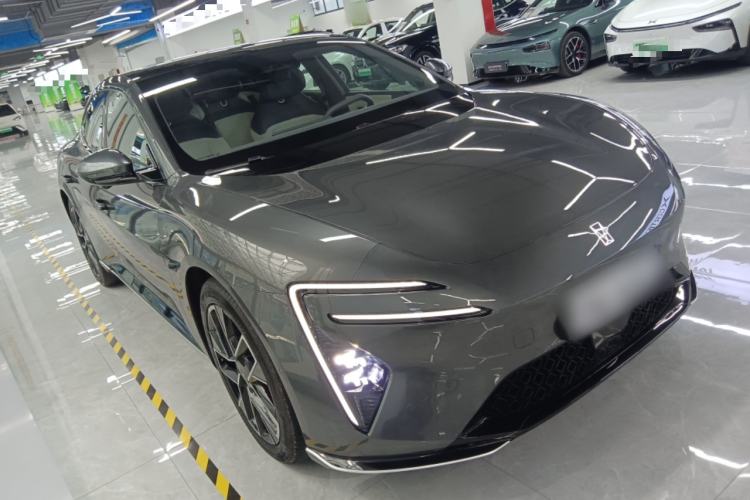 Used Avatr 06 2025 Pro Range-Extended Edition Front Right 45 Deg