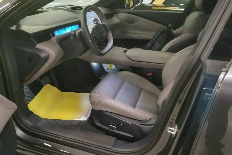 Used Lynk & Co Z10 2025 95 kWh 806 km Range Rear-Wheel Drive Advanced Driver-Assistance System Max