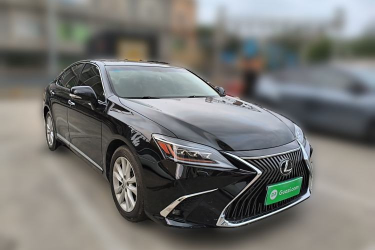 Used Lexus ES 2010 240 Elegant Edition Front Right 45 Deg