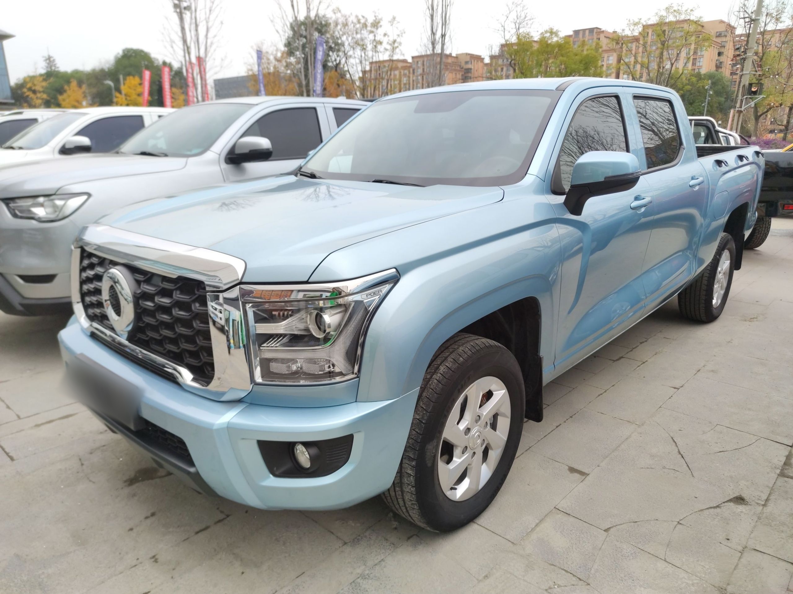 Под передней частью автомобиля