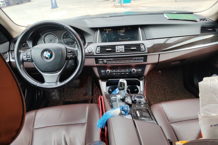 Used BMW 5 Series 2014 525Li Luxury Design Package Center Console