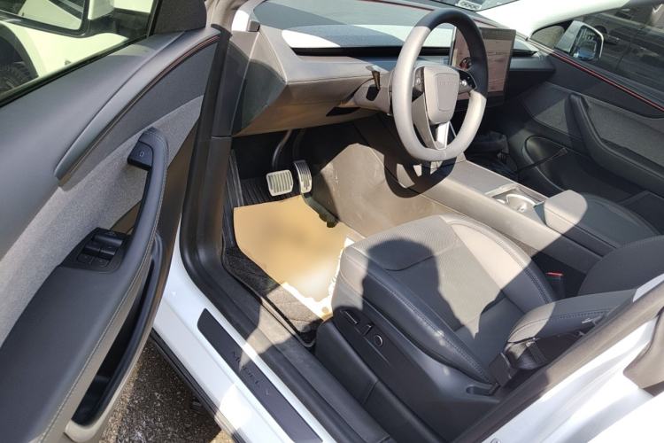 Used Tesla Model Y 2025 Rear-Wheel-Drive Version