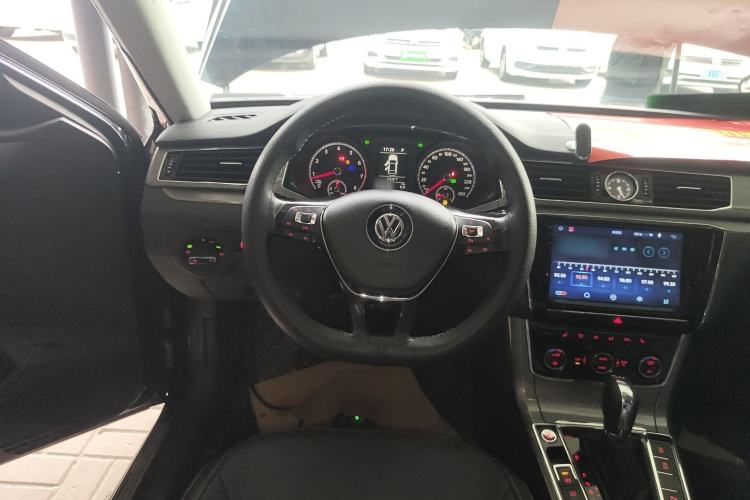 Used Volkswagen Passat 2017 330TSI DSG Luxury Edition
