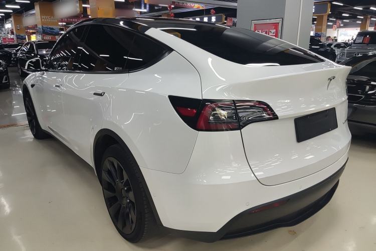 Used Tesla Model Y 2021 Long-Range All-Wheel-Drive Version 3D7 Exterior 2