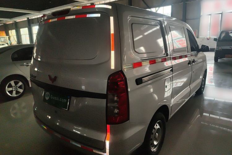 Used Wuling Hongguang V 2022 1.5L Jingqu Edition Enclosed-Window Vehicle with Electric Power Steering LAR