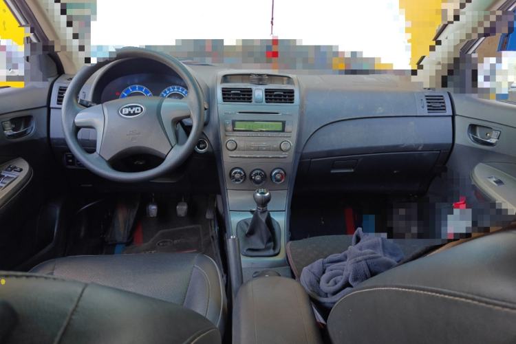 Used BYD L3 2012 1.5L Manual Comfort Edition Center Console