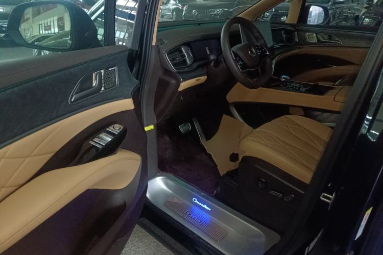 Used Denza D9 2025 DM-i Smart Drive 1020 Four-Wheel Drive Premium Model
