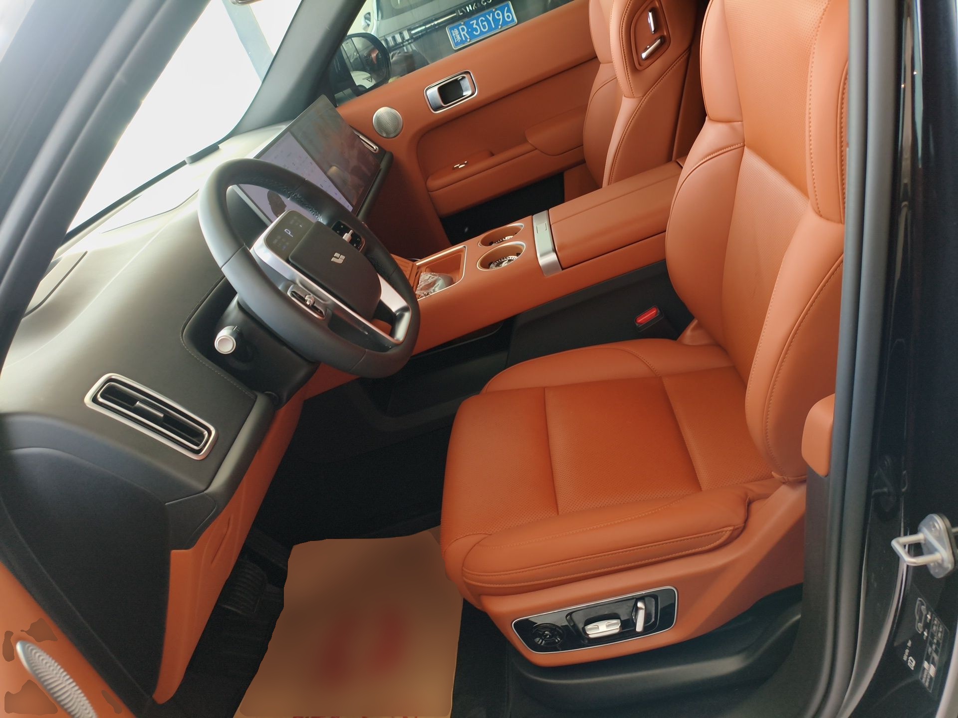 Переднее сиденье в автомобиле