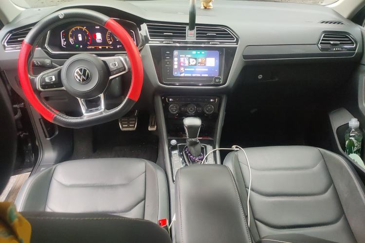 Used Volkswagen Tiguan L 2021 330TSI Automatic Two-Wheel Drive R-Line Enhanced Edition Center Console