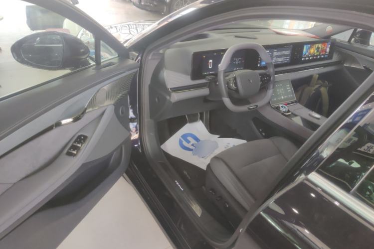 Used VOYAH PASSION 2024 PHEV Four-Wheel Drive Ultra-Long Range Flagship Model
