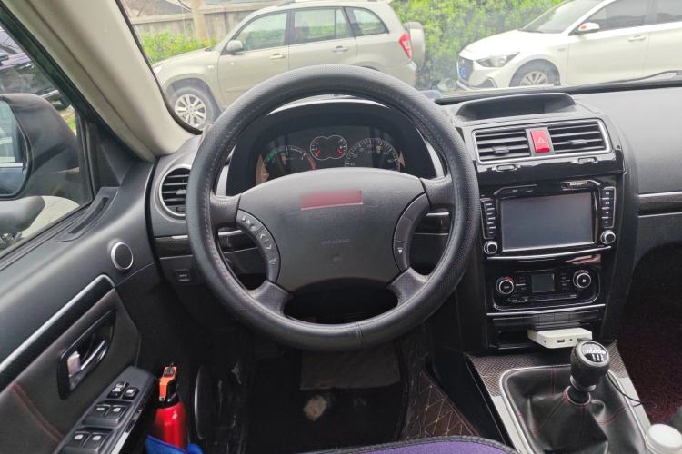 Used Haval H5 Classic 2015 2.0T Diesel Manual Two-Wheel Drive Entry-Level Version
