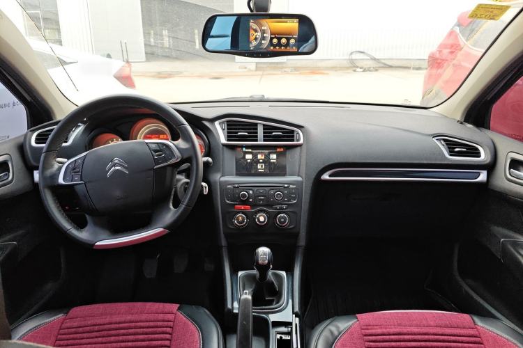 Used Citroen C4L 2014 1.8L Intelligent Drive Manual Enjoyment Model Center Console